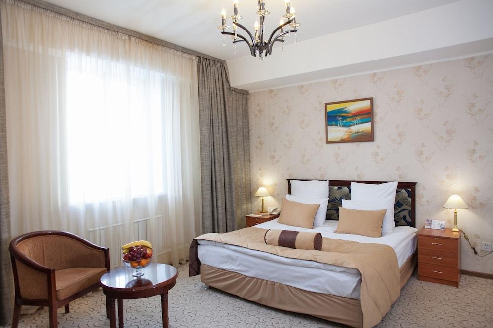 Golden Dragon Hotell Bisjkek Eksteriør bilde
