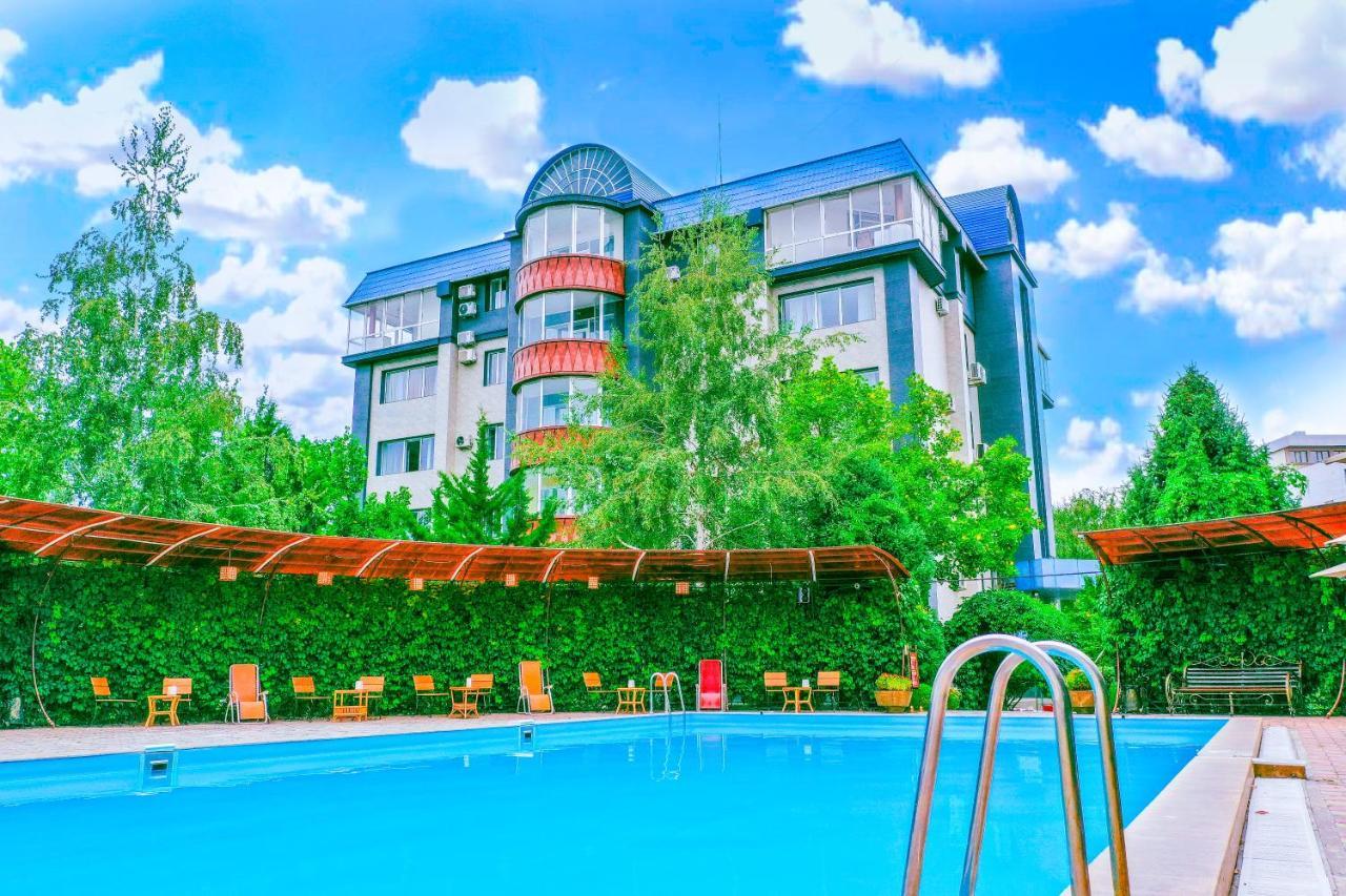 Golden Dragon Hotell Bisjkek Eksteriør bilde