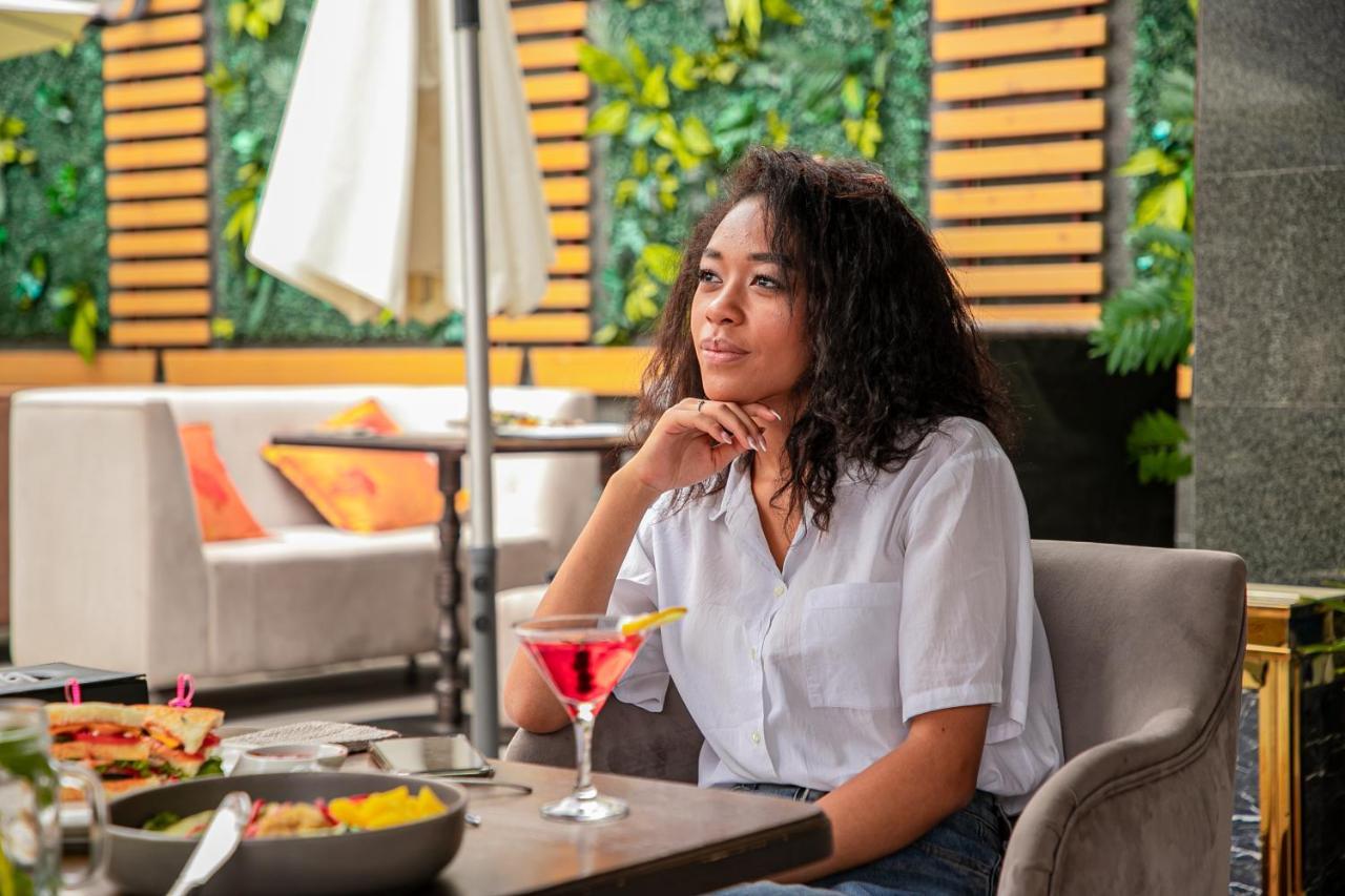 Golden Dragon Hotell Bisjkek Eksteriør bilde