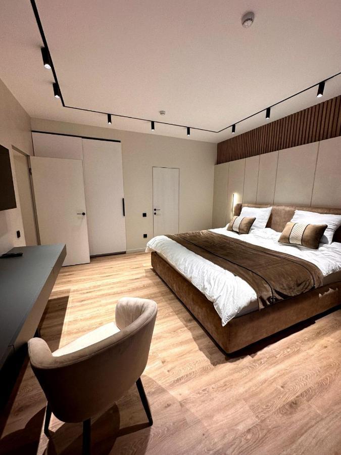 Golden Dragon Hotell Bisjkek Eksteriør bilde
