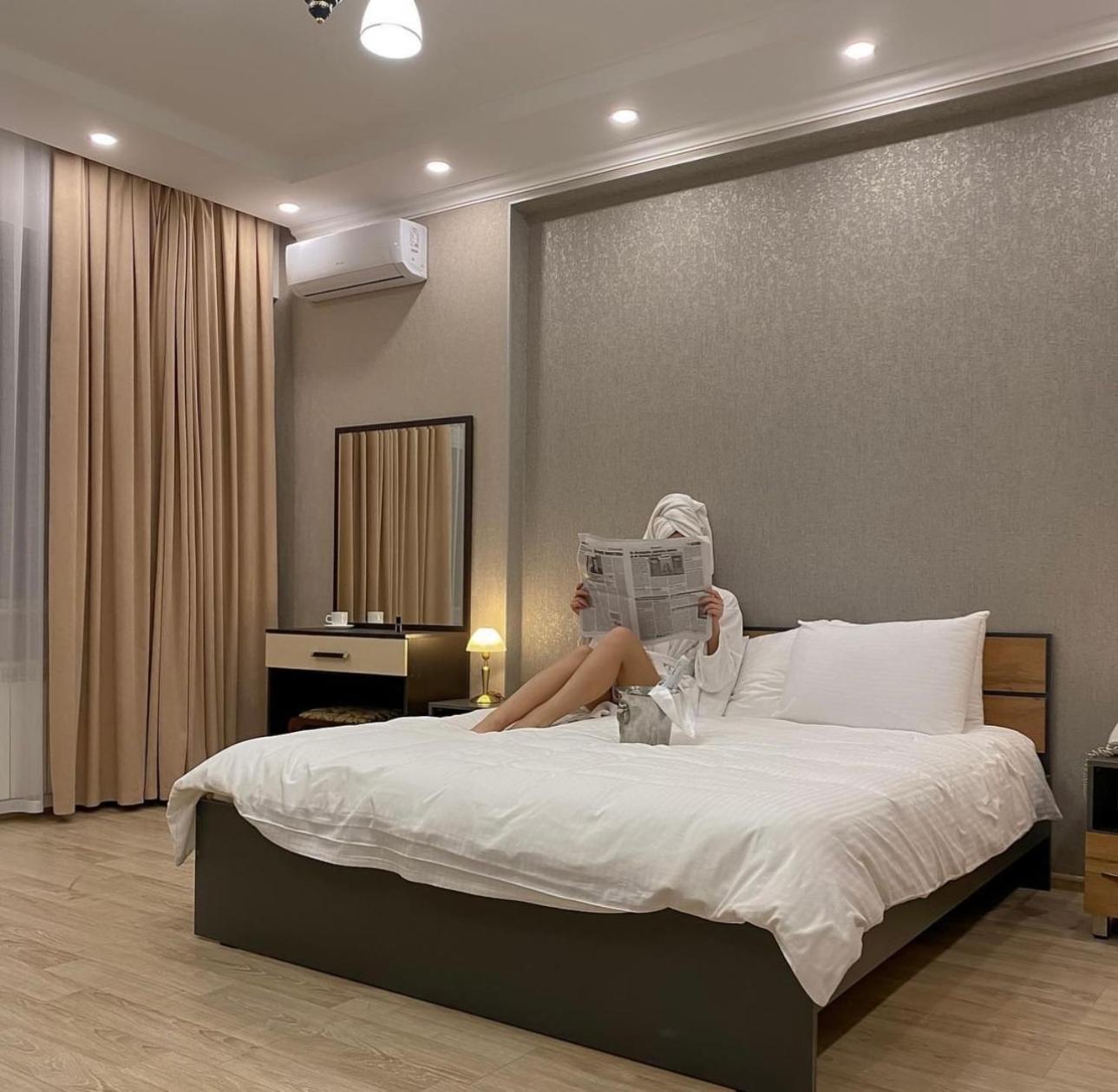 Golden Dragon Hotell Bisjkek Eksteriør bilde
