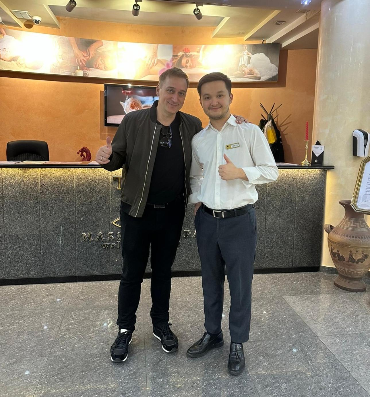 Golden Dragon Hotell Bisjkek Eksteriør bilde