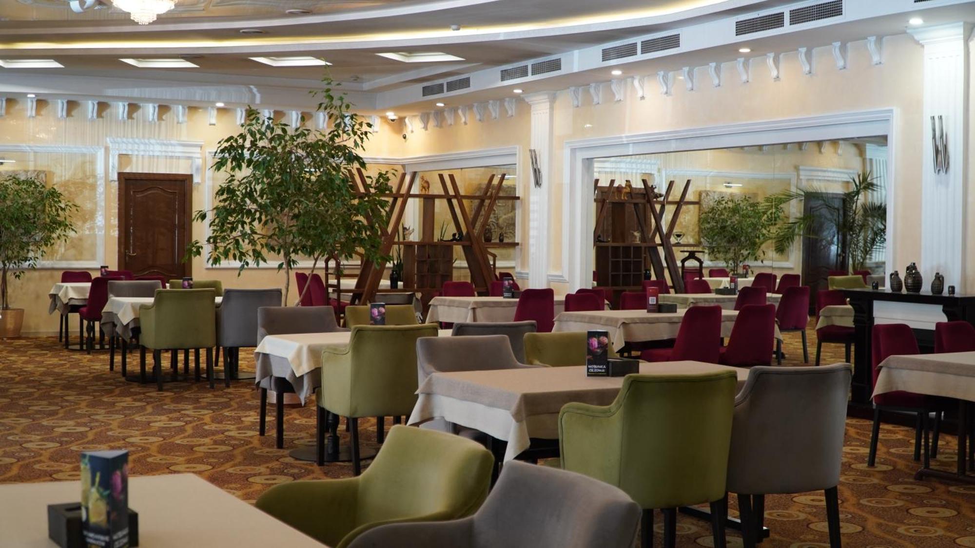 Golden Dragon Hotell Bisjkek Eksteriør bilde
