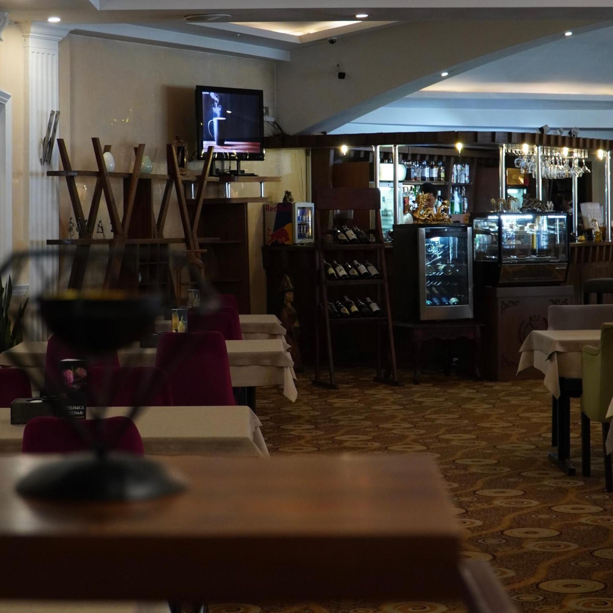 Golden Dragon Hotell Bisjkek Eksteriør bilde