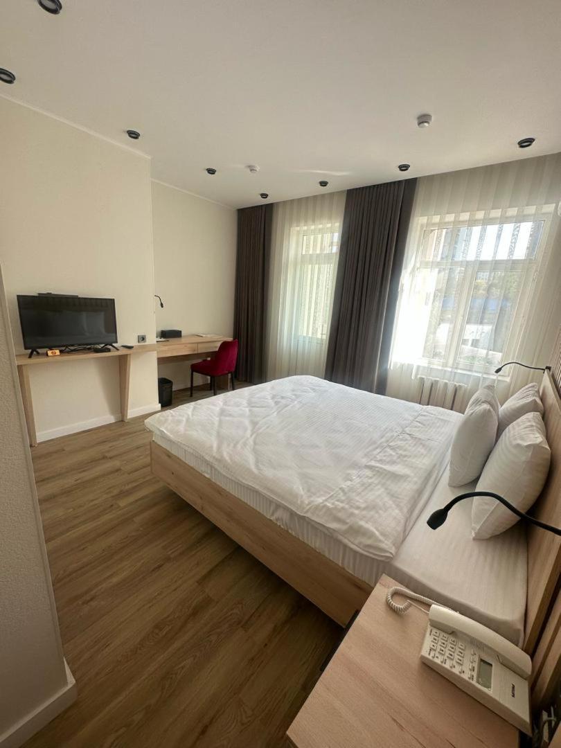 Golden Dragon Hotell Bisjkek Eksteriør bilde